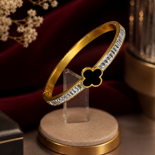 Elegant Black Clover Zirconia Bangle