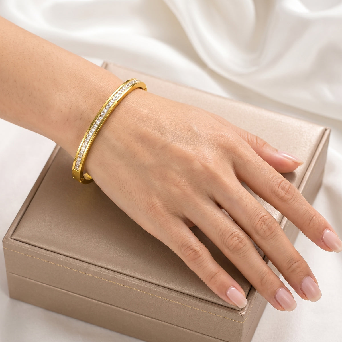 Celeste Eternity Line Bangle